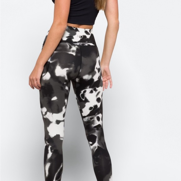 Under Armour High Rise Tie Dye Leggings Black White Ink Wash Size Large - Picture 15 of 15